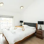Cozy 2 Bedroom / Earls Court / Balcony