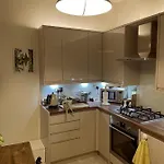 2 Bedroom Garden Flat /Kings Cross, Central London