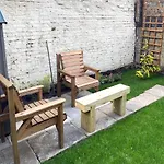 2 Bedroom Garden Flat /Kings Cross, Central London