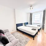 Suave Luxury Apartment, Sleeps Five, In The Heart Of Central London, Minutes From Kings Cross Station And The Brunswick Shopping Centre