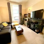 Entire 2 Bedrooms Flat In Victoria, Central London