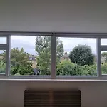 Bright Top Floor, 1 Bed Apartment In Great Location