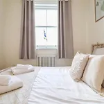 Beautiful 2-Bedroom Flat Just Steps From Oval Station