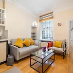 Luxury 3 Bedroom Flat Trafalgar Square, Embankment, Waterloo