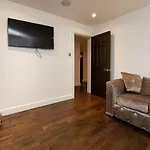 Bonneville House, Private Jacuzzi And Modern Interior