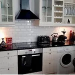 Beautiful Two Bedroom Flat In Kensington