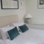 Beautiful Two Bedroom Flat In Kensington
