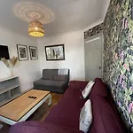 Lovely 1 Bedroom Apartment With Garden