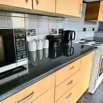 3 Bedroom House In Tottenham 10 Mins Walk From Seven Sisters Station