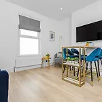 Modern 3 And 2 Bedroom Apartment In Maida Vale