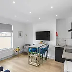 Modern 3 And 2 Bedroom Apartment In Maida Vale