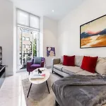 Harley Street Luxury Snug