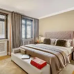 Knightsbridge 3-Bed Apartment