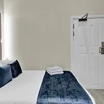 Chic Stay In London