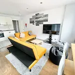 3 Bedrooms London Urban Escape