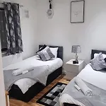 Beautiful Rooms With Free On Street Parking In Sydenham