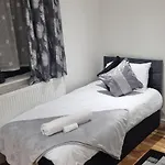 Beautiful Rooms With Free On Street Parking In Sydenham