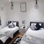Beautiful Rooms With Free On Street Parking In Sydenham