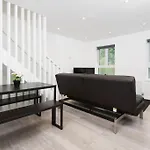 Lovely 3 Bed Flat In A Great Location In London