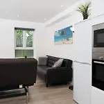 Lovely 3 Bed Flat In A Great Location In London