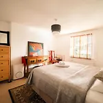 Stylish 2 Bedroom Flat In Camden Town