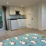 Lovely Self Contained Loft Studio - 33As4