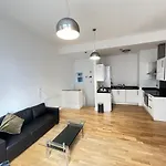 Serviced Apartment In Kensington London Victoria