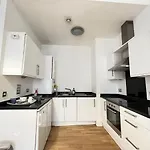 Serviced Apartment In Kensington London Victoria