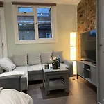 Cosy Studio Flat With Balcony In Heart Of London