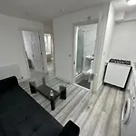 Nice 3 Bedroom Bayswater