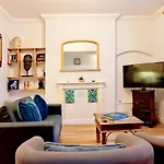Gorgeous London 2-Bed Flat - 25 Minutes Walk From Winter Wonderland