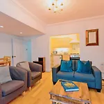 Gorgeous London 2-Bed Flat - 25 Minutes Walk From Winter Wonderland