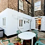 Gorgeous London 2-Bed Flat - 25 Minutes Walk From Winter Wonderland