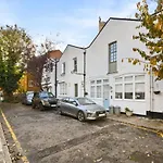 Cozy Flat Near Kensington Palace