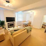 The Vista Apartment