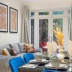 Stunning 3-Bedroom In London - Sleeps 8
