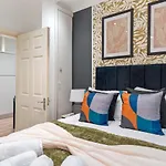 Stunning 3-Bedroom In London - Sleeps 8