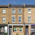 Stunning S/Wimbledon Flat W/Parking In London, Uk