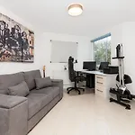 Immaculate 2Br Flat, Greenwich, 2 Min Maze Hill St
