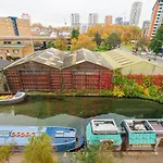 Paddington Basin View Apartment