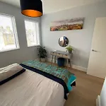 Tasteful 2Bd Flat Wopen Plan Living - Blackheath!