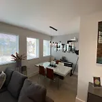 Tasteful 2Bd Flat Wopen Plan Living - Blackheath!