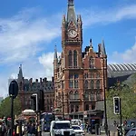 Stylish 2Br Retreat In King\'S Cross, London