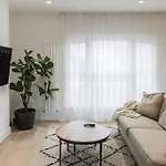 Elegant 2 Bedroom Apartment In Fulham