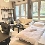 Spacious Modern Family Bedroom In Central London