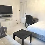 Spacious Modern Family Bedroom In Central London