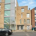 Spacious 2 Bedroom Apartment With Balcony