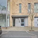 Spacious 2 Bedroom Apartment With Balcony
