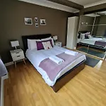 3 Bedrooms Flat Near Russell Square