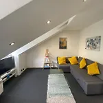 Impeccable 1-Bed Apartment In Putney Village